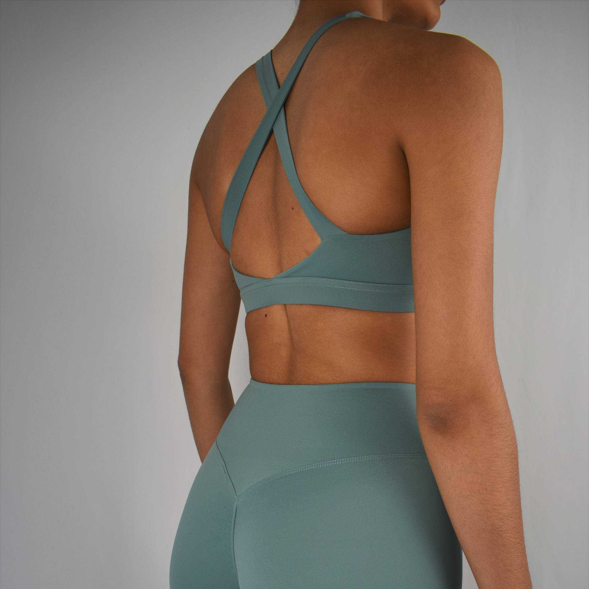 euforia yoga top espalda verde claro