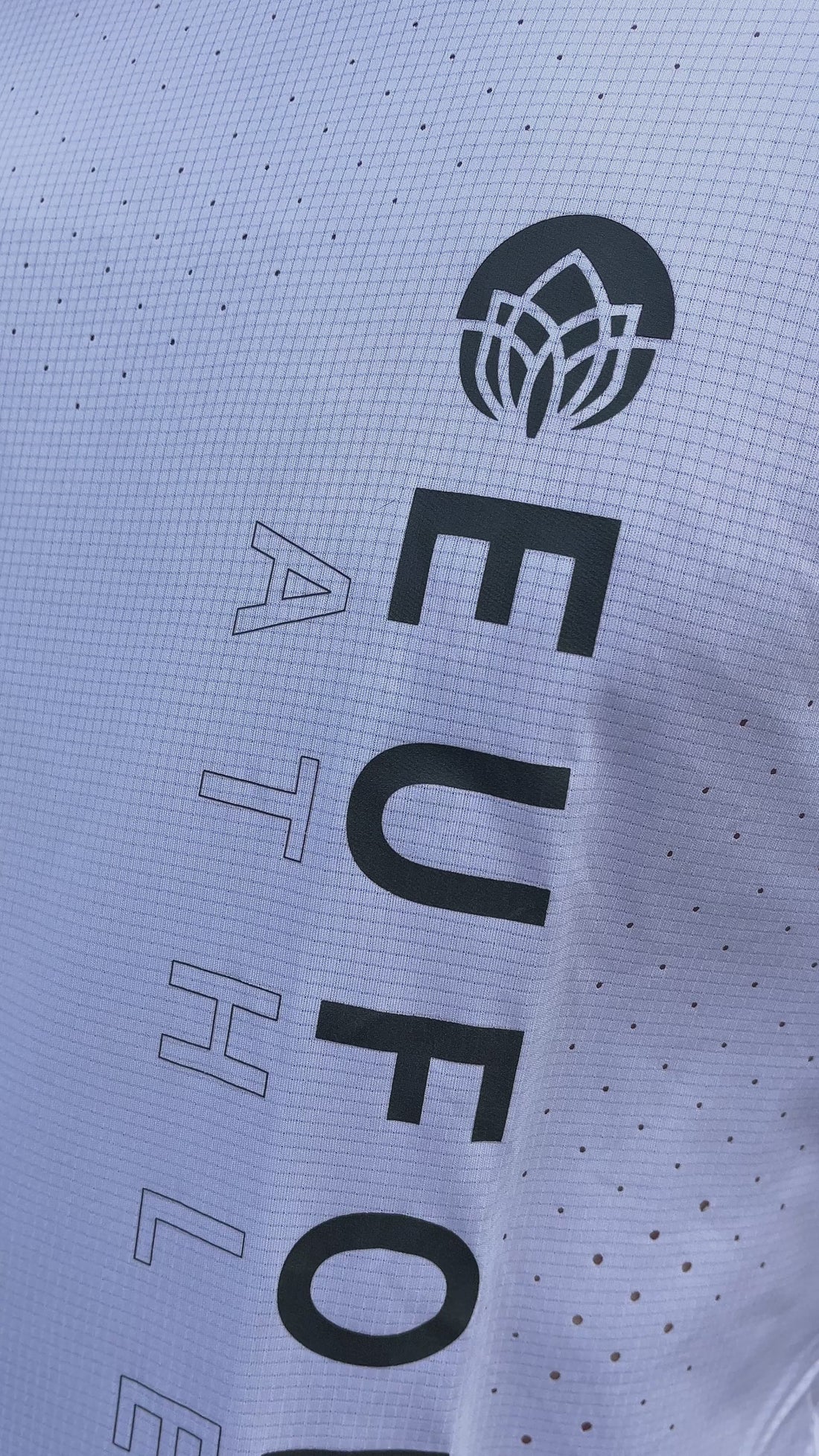 video detalle camisetas euforia yoga marathon pull tech