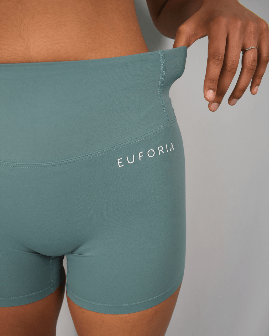 short deportivo verde claro euforia detalle min