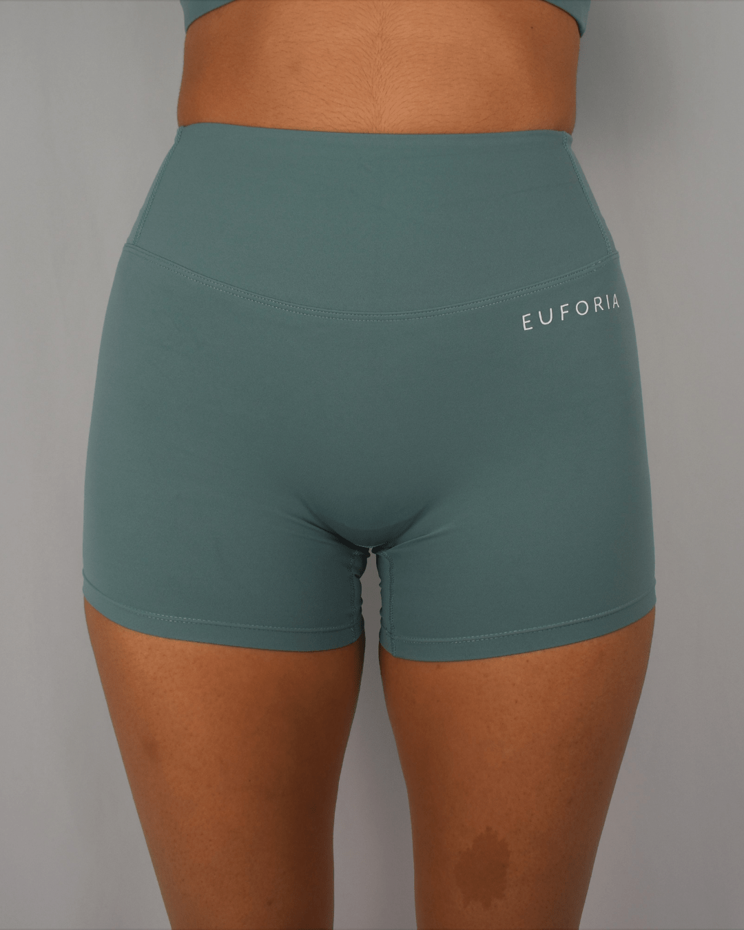 short deportivo verde claro euforia front min