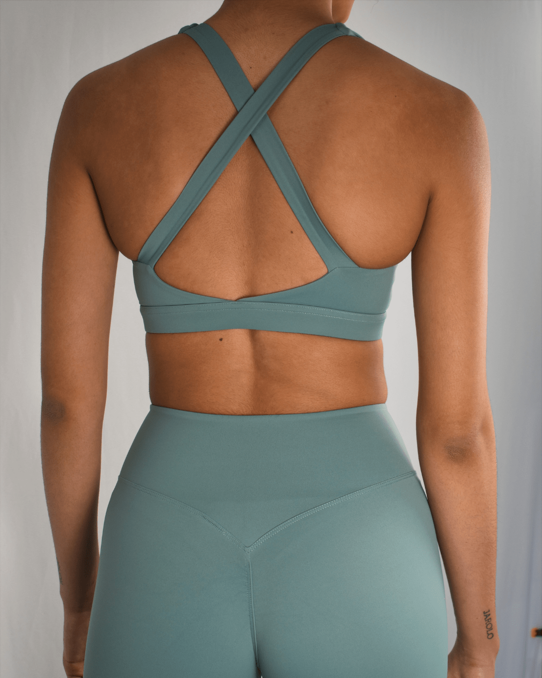 top sujetador deportivo euforia yoga verde claro back lejos min
